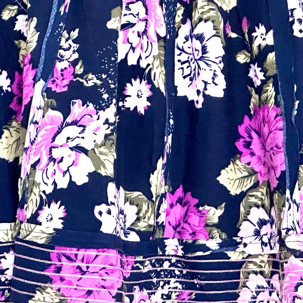 Charlotte Russe Skirt Size Small Elastic Waist Dark Blue W/  Fuschia Flowers - Picture 2 of 8